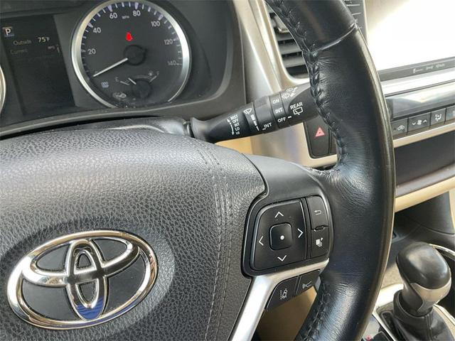 Photo of 2017 Ooh La La Rouge Mica Toyota Highlander