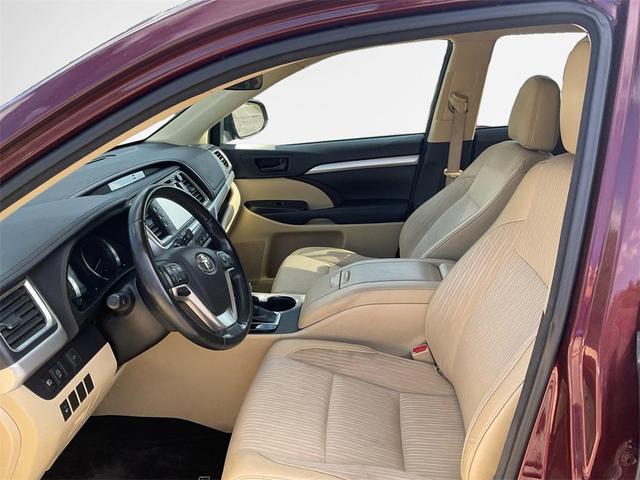 Photo of 2017 Ooh La La Rouge Mica Toyota Highlander