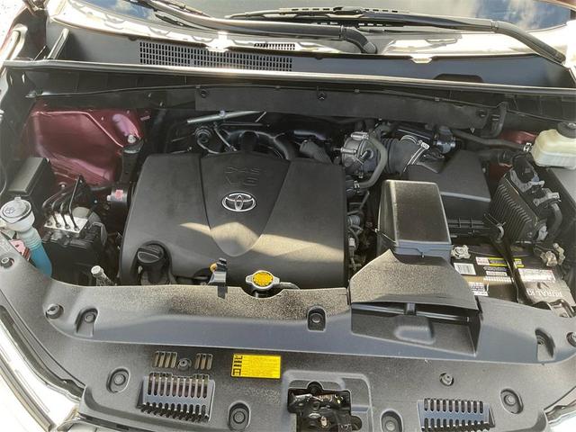 Photo of 2017 Ooh La La Rouge Mica Toyota Highlander