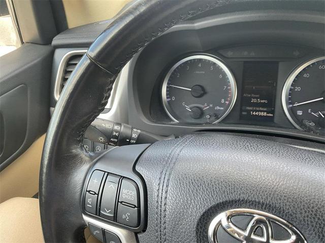 Photo of 2017 Ooh La La Rouge Mica Toyota Highlander
