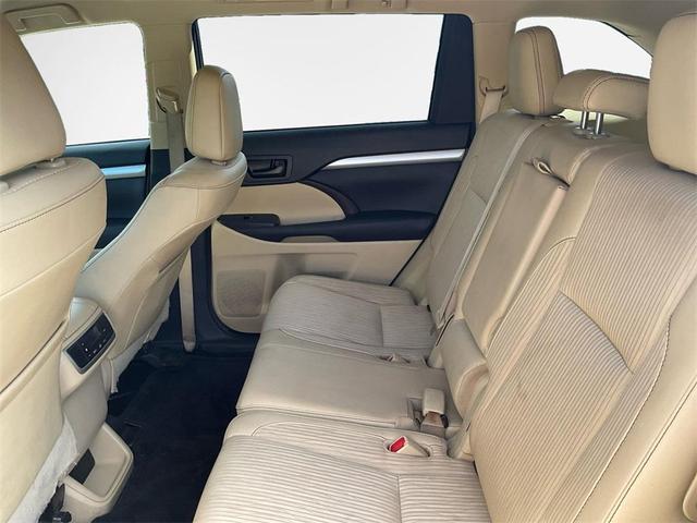 Photo of 2017 Ooh La La Rouge Mica Toyota Highlander