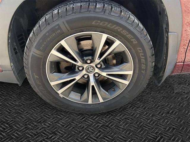 Photo of 2017 Ooh La La Rouge Mica Toyota Highlander