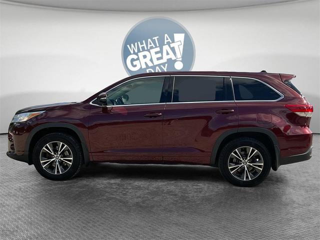Photo of 2017 Ooh La La Rouge Mica Toyota Highlander