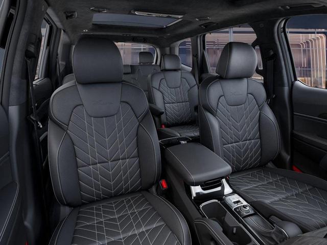 Photo of 2025 Ebony Black Kia Telluride
