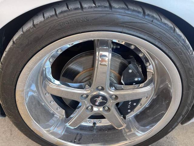 Photo of 2007 Silver Ford Mustang