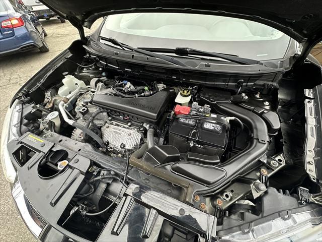 Photo of 2016 Midnight Jade Nissan Rogue