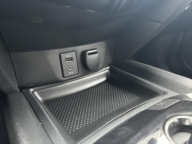 Photo of 2016 Midnight Jade Nissan Rogue