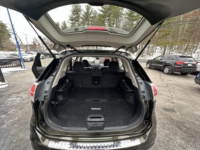Photo of 2016 Midnight Jade Nissan Rogue