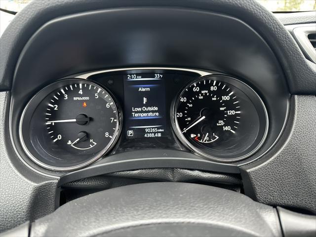 Photo of 2016 Midnight Jade Nissan Rogue
