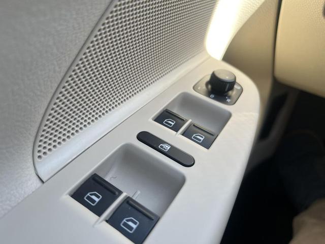 Photo of 2012 Candy White Volkswagen Jetta SportWagen