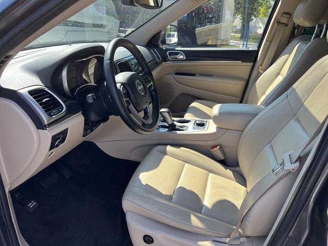 Photo of 2019 Granite Crystal Metallic Clearcoat Jeep Grand Cherokee