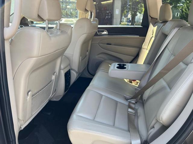 Photo of 2019 Granite Crystal Metallic Clearcoat Jeep Grand Cherokee