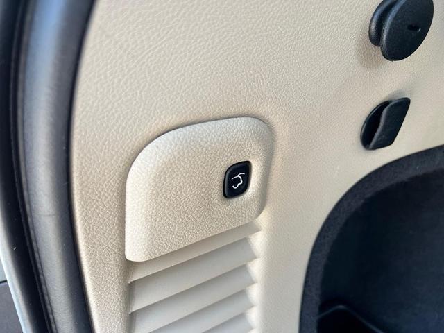 Photo of 2019 Granite Crystal Metallic Clearcoat Jeep Grand Cherokee