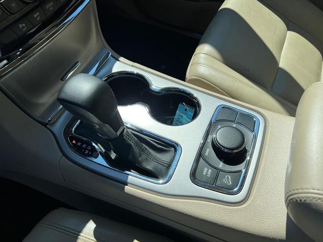 Photo of 2019 Granite Crystal Metallic Clearcoat Jeep Grand Cherokee
