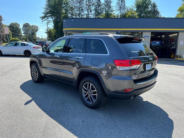 Photo of 2019 Granite Crystal Metallic Clearcoat Jeep Grand Cherokee
