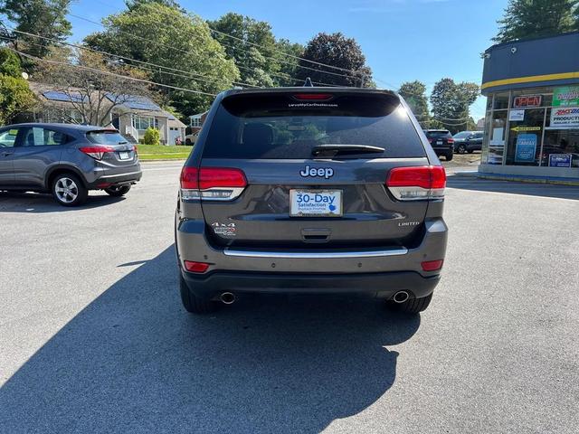 Photo of 2019 Granite Crystal Metallic Clearcoat Jeep Grand Cherokee