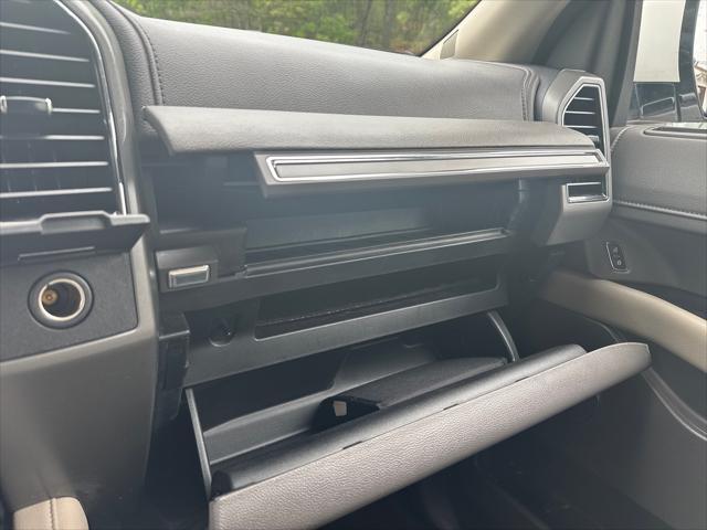 Photo of 2020 Star White Metallic Tri-Coat Ford Expedition