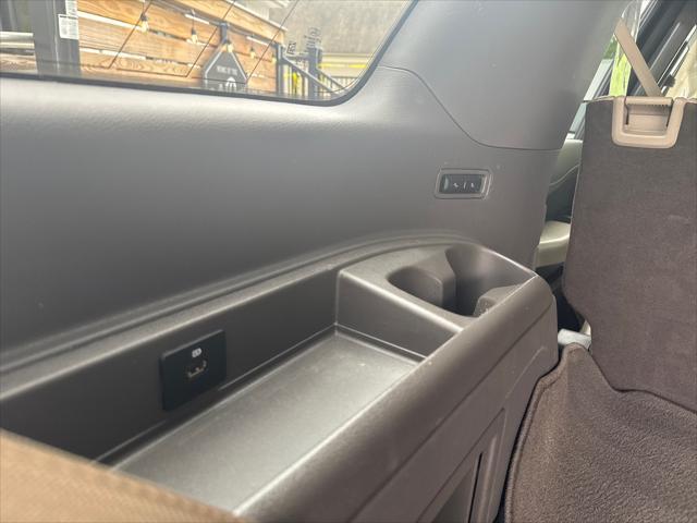 Photo of 2020 Star White Metallic Tri-Coat Ford Expedition