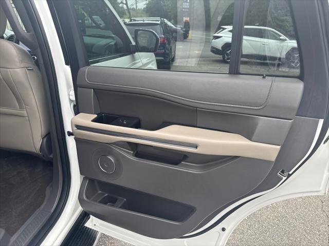 Photo of 2020 Star White Metallic Tri-Coat Ford Expedition