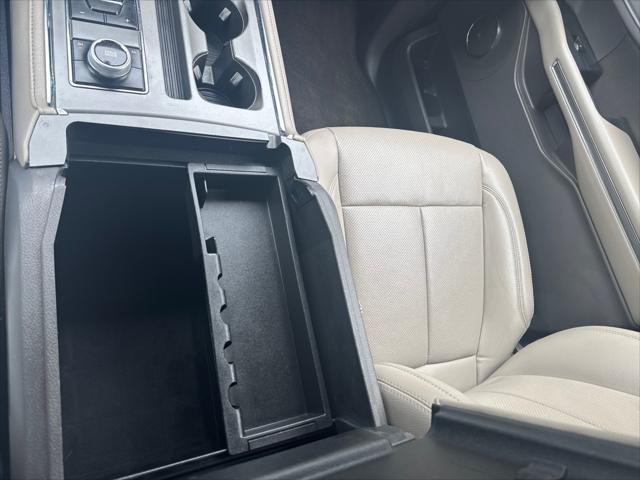Photo of 2020 Star White Metallic Tri-Coat Ford Expedition