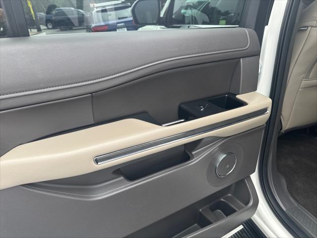 Photo of 2020 Star White Metallic Tri-Coat Ford Expedition