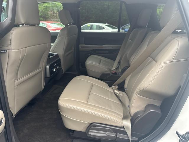 Photo of 2020 Star White Metallic Tri-Coat Ford Expedition