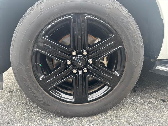 Photo of 2020 Star White Metallic Tri-Coat Ford Expedition