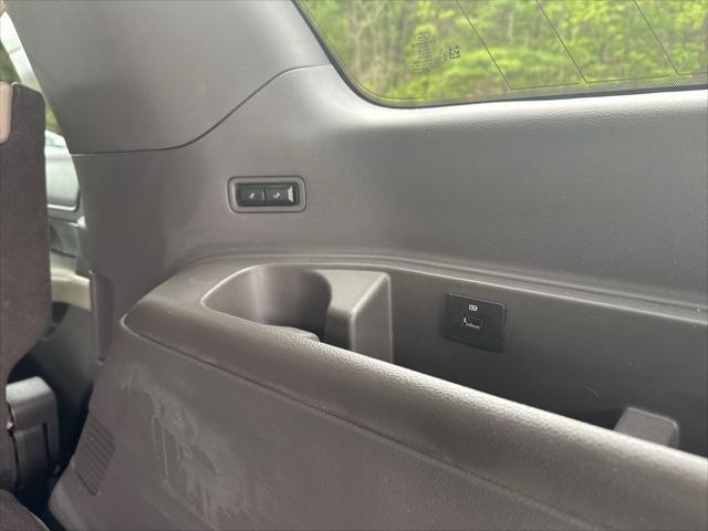 Photo of 2020 Star White Metallic Tri-Coat Ford Expedition
