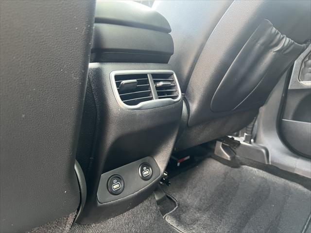 Photo of 2022 Quartz White Hyundai SANTA FE