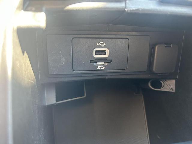 Photo of 2016 White Platinum Metallic Tri-Coat Ford Fusion