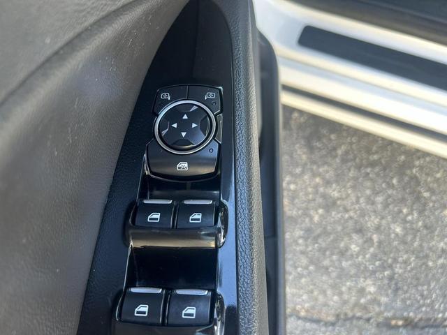 Photo of 2016 White Platinum Metallic Tri-Coat Ford Fusion