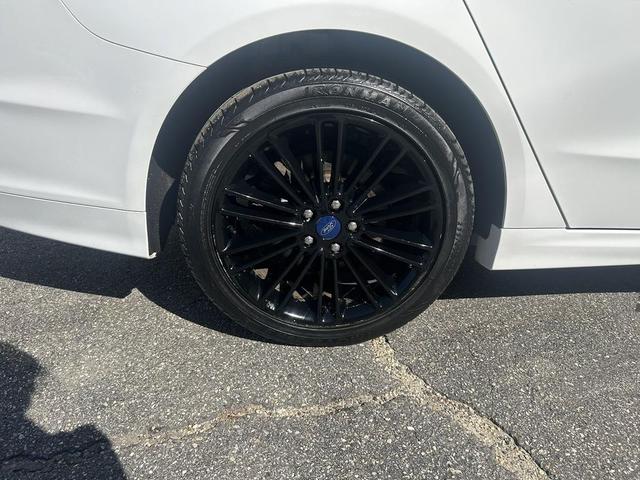 Photo of 2016 White Platinum Metallic Tri-Coat Ford Fusion