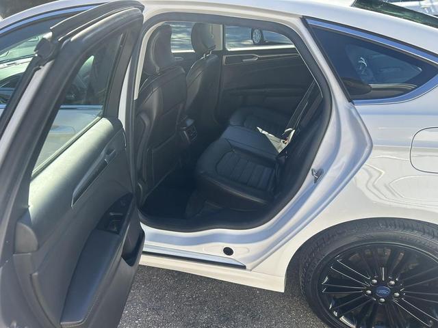 Photo of 2016 White Platinum Metallic Tri-Coat Ford Fusion