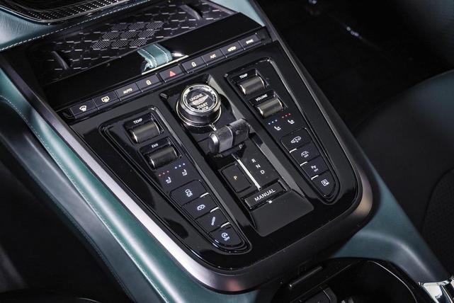 Photo of 2025 Malachite Green Aston Martin DBX