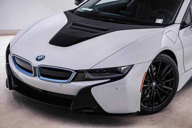 Photo of 2020 Crystal White Pearl Metallic w/BMW i Frozen Blue BMW i8