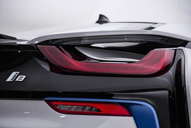 Photo of 2020 Crystal White Pearl Metallic w/BMW i Frozen Blue BMW i8