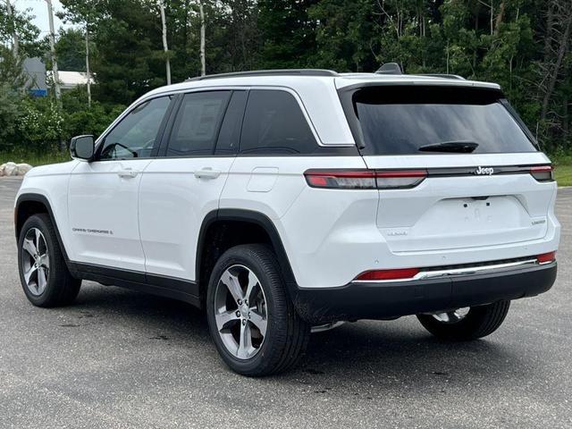 Photo of 2025 Bright White Clearcoat Jeep Grand Cherokee