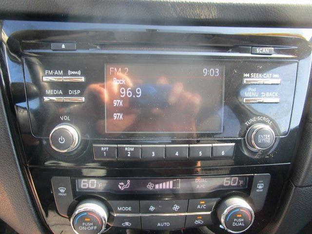 Photo of 2017 Gun Metallic Nissan Rogue