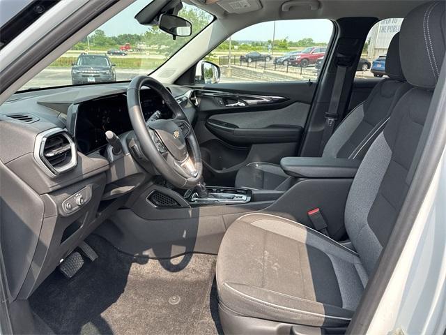Photo of 2024 Summit White Chevrolet Trailblazer