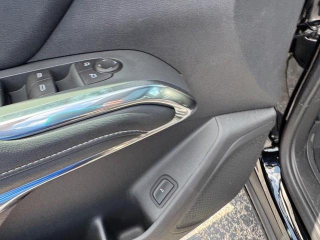 Photo of 2025 Black Chevrolet Traverse