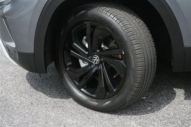 Photo of 2022 Platinum Gray Metallic Volkswagen Atlas