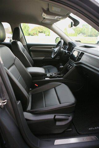 Photo of 2022 Platinum Gray Metallic Volkswagen Atlas