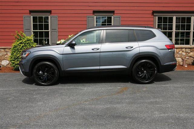 Photo of 2022 Platinum Gray Metallic Volkswagen Atlas