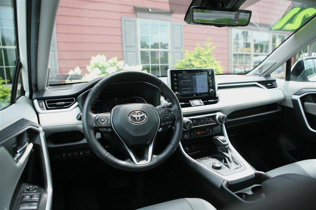 Photo of 2021 Blizzard Pearl Toyota RAV4 Hybrid