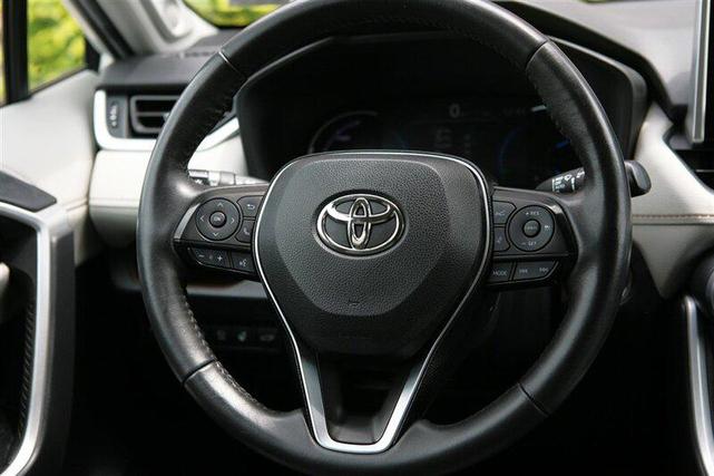 Photo of 2021 Blizzard Pearl Toyota RAV4 Hybrid