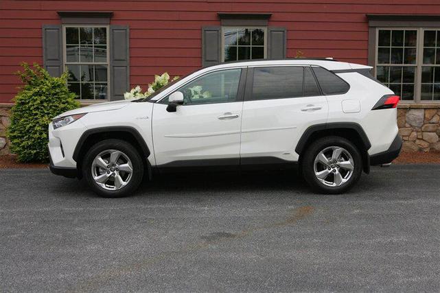 Photo of 2021 Blizzard Pearl Toyota RAV4 Hybrid