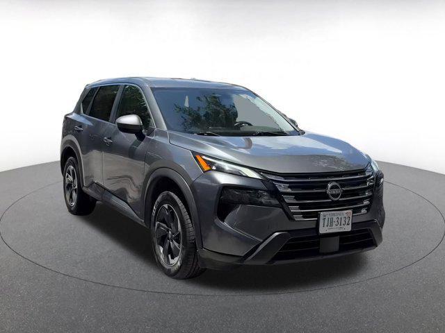 Photo of 2024 Gun Metallic Nissan Rogue