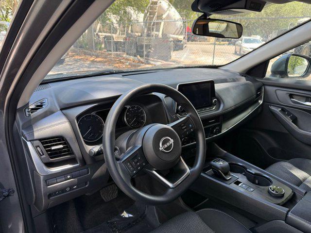 Photo of 2024 Gun Metallic Nissan Rogue