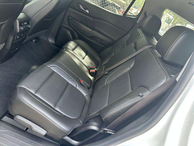 Photo of 2023 Summit White GMC Acadia