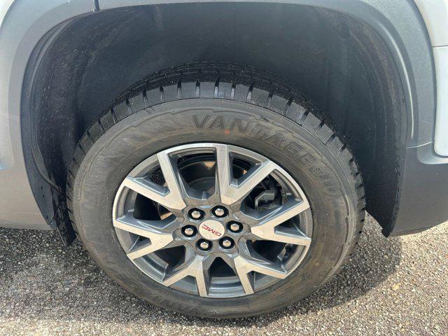 Photo of 2023 Summit White GMC Acadia